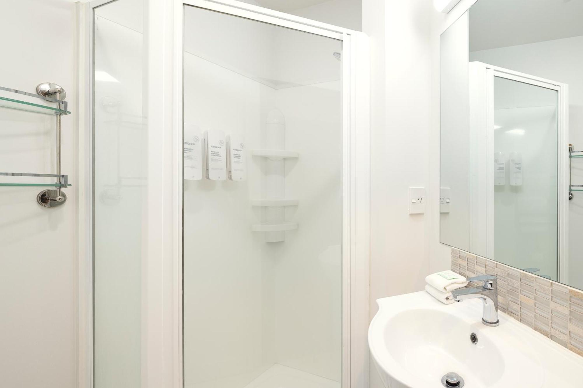 Quest On The Terrace Serviced Apartments Wellington Room photo